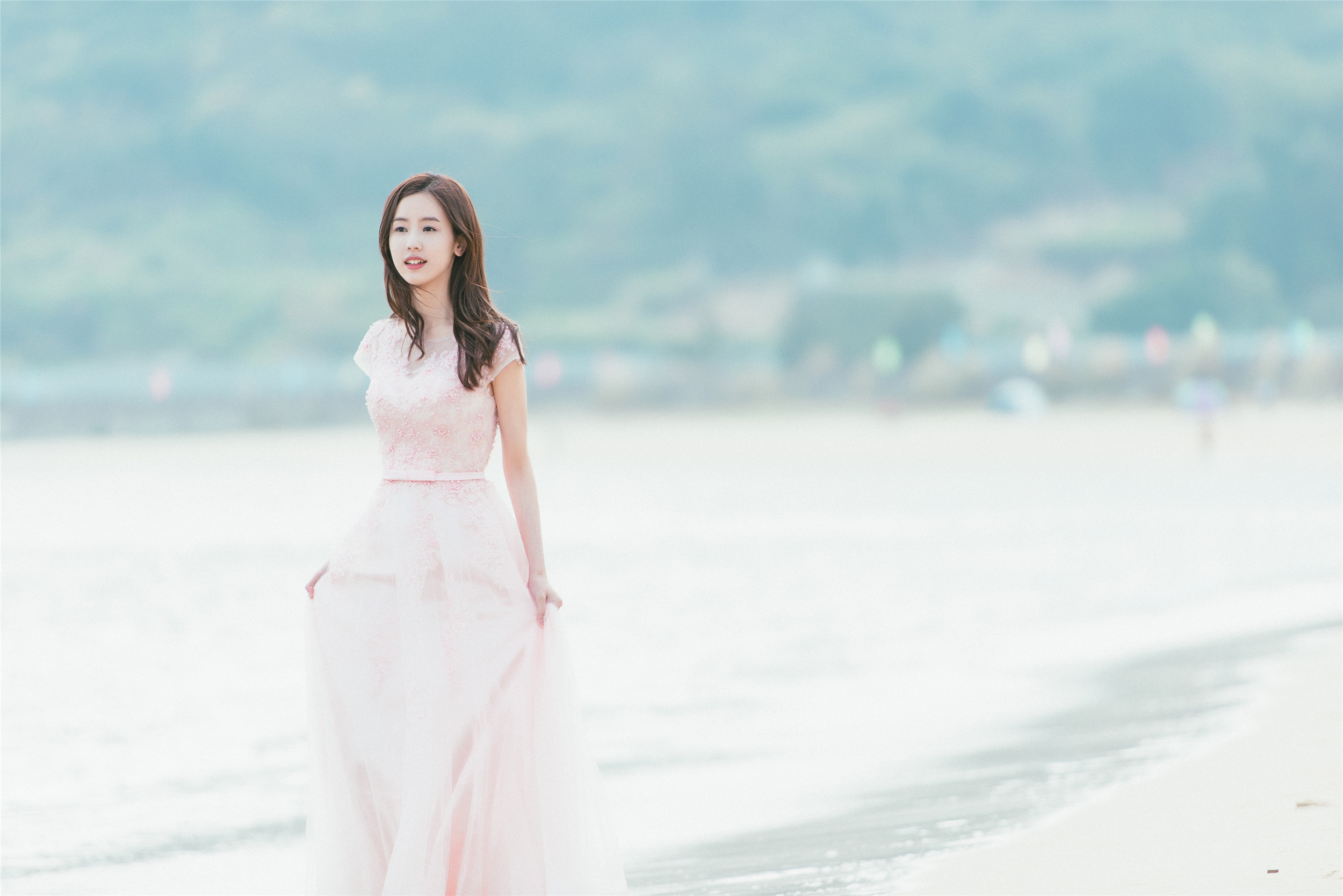 陳都靈婚紗美照驚艷曝光 夏日海風(fēng)中的甜美定格