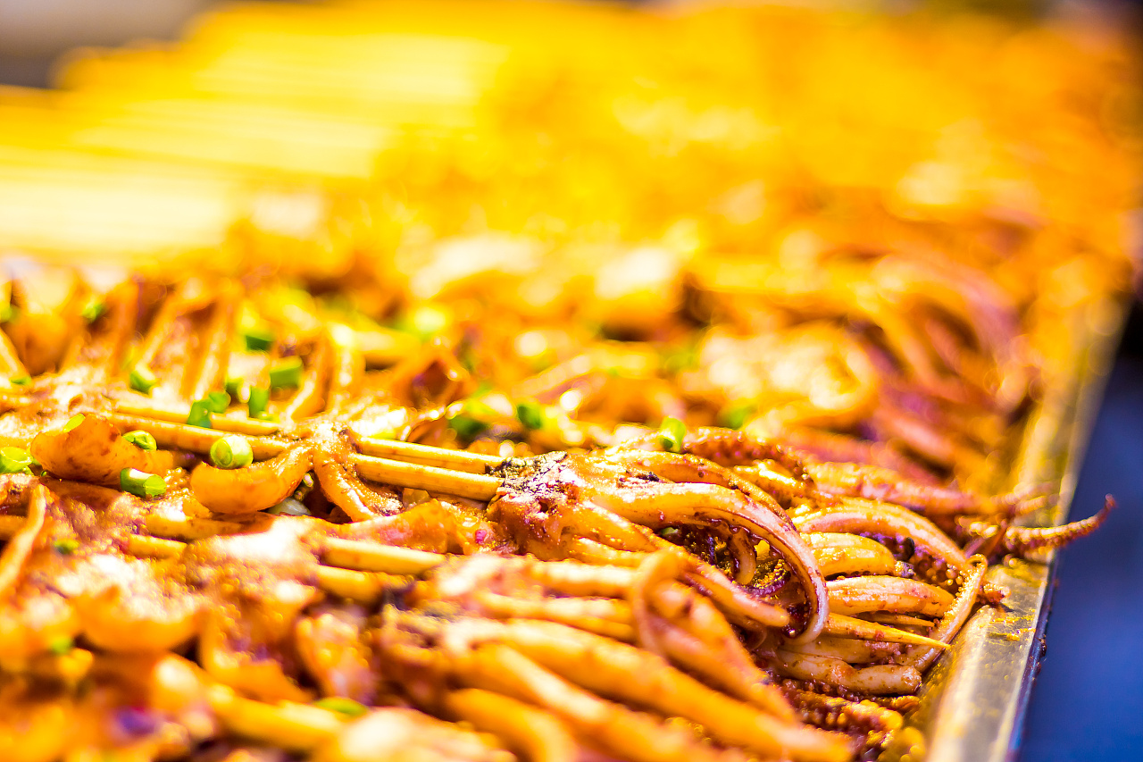 舌尖與光影的交織 在成都錦里品味小吃，珍藏相片沖印的記憶